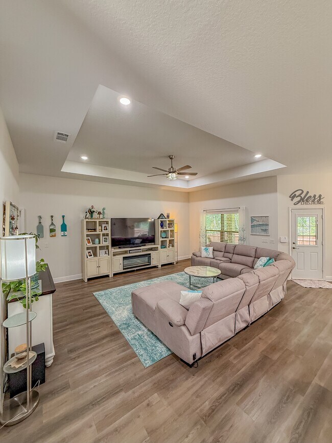 Foto del edificio - 2437 Hilton Dr