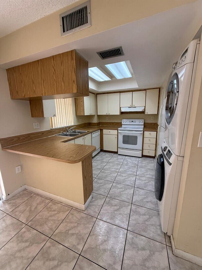 Foto del edificio - 5232 SW 122nd Ter