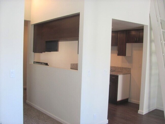 Foto del edificio - 2 BED WITH LOFT AT SOUTHWOOD CONDOS Sinshe...