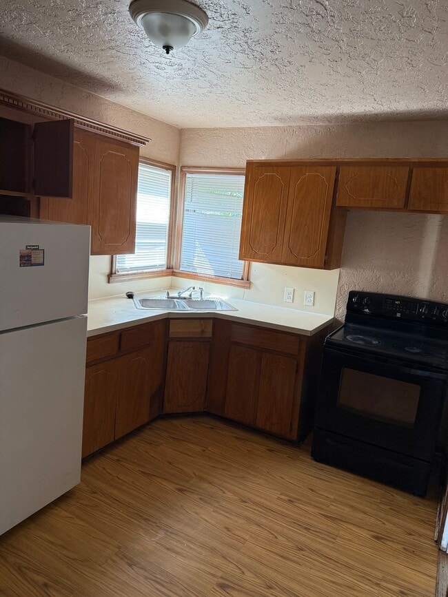 Building Photo - Cozy 2 bedroom