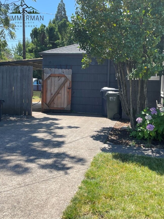 Photo - 611 Centennial Blvd Apartment