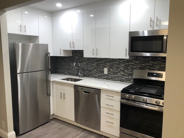 Kitchen with Quartz countertop - 501 N Barry Ave