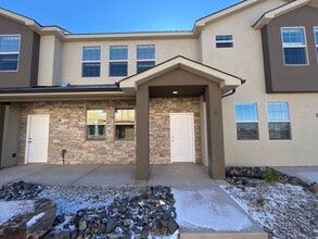 Building Photo - 498 1225 N