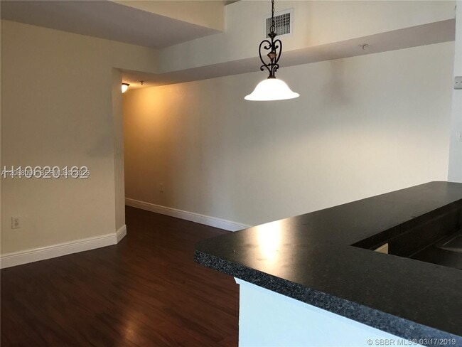 Foto del edificio - 2520 Centergate Dr