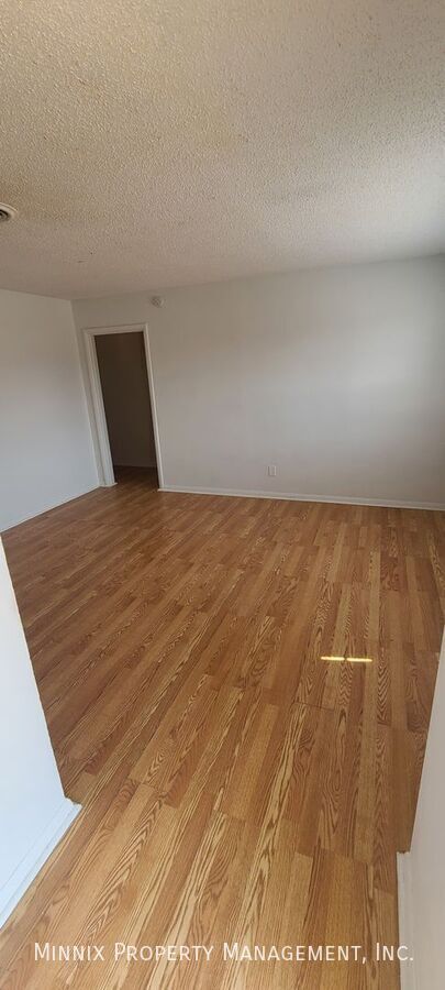 Foto del edificio - 210 N Glenwood Dr