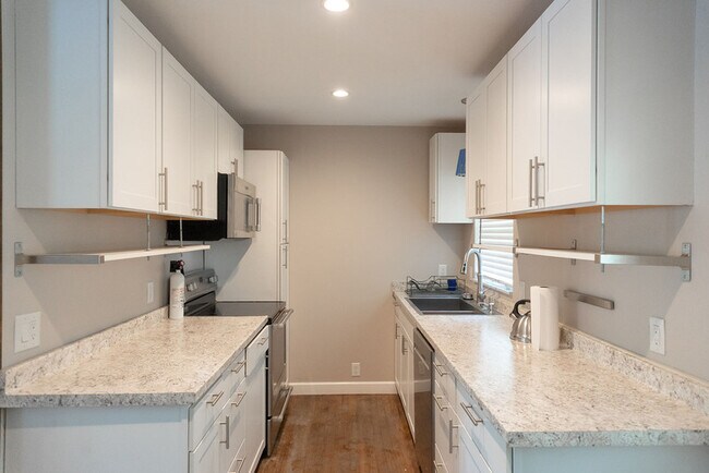 Foto del edificio - 2404 Jackson Bluff Rd