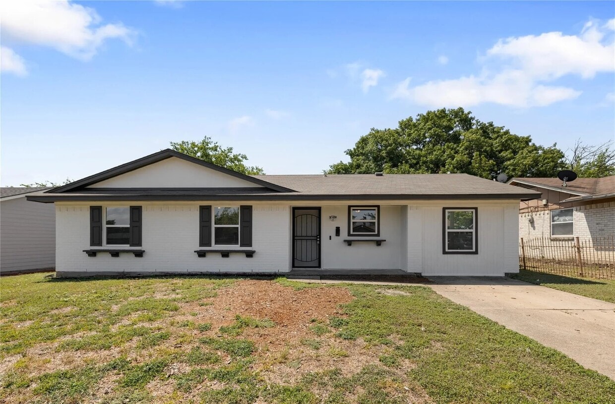 Front view - 3536 Softcloud Dr