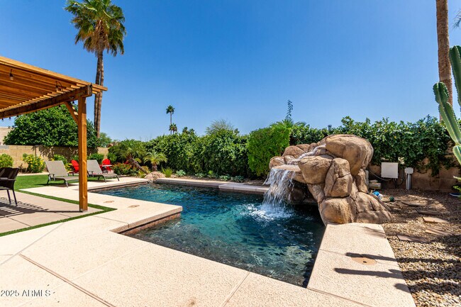 Foto del edificio - 6725 E Kelton Ln