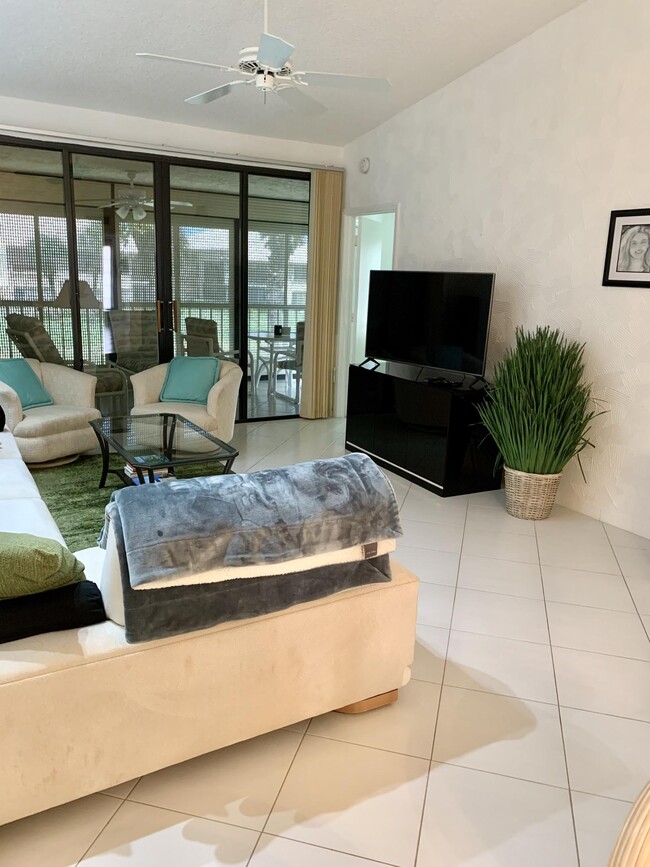 Foto del edificio - 15783 Loch Maree Ln