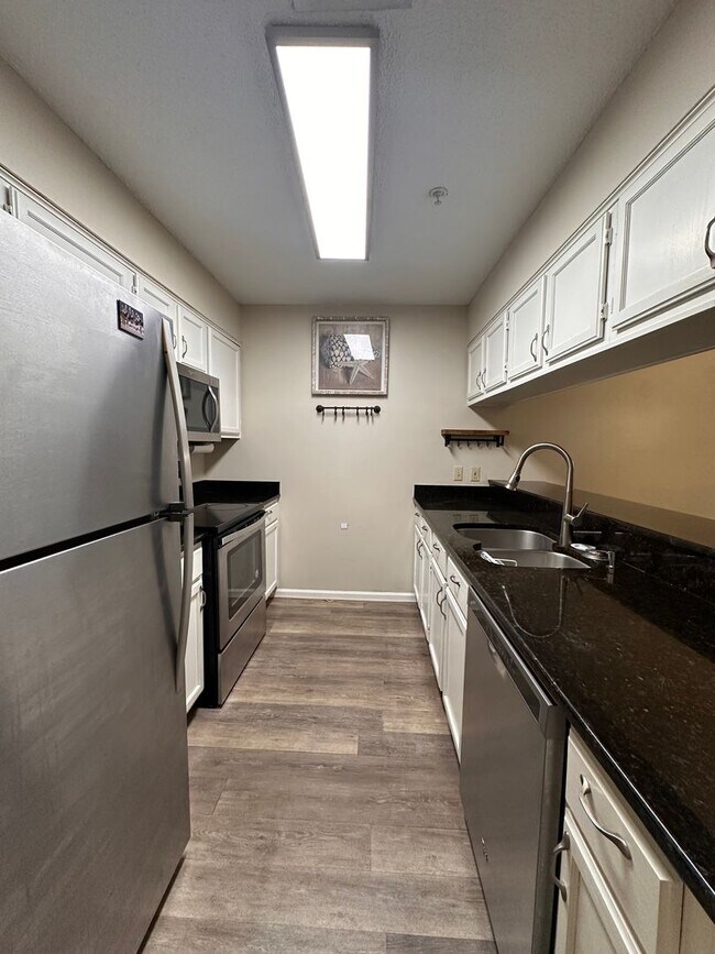 Foto del edificio - 50% OFF FIRST MONTHS RENT---- Condo in Miramar Beach