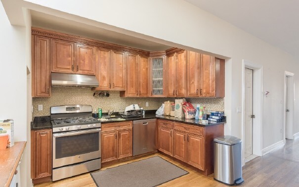 Interior Photo - 34-55 Vernon Blvd
