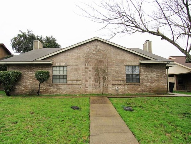 Building Photo - 5211 Canyon Creek Dr