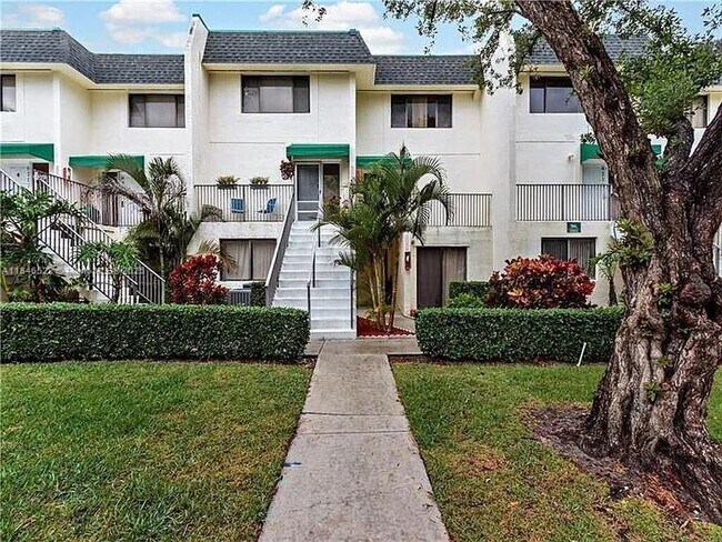 Foto del edificio - 65 Deer Creek Rd