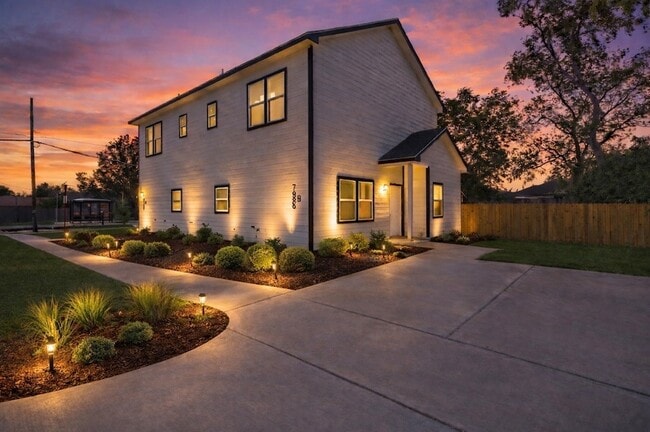 Building Photo - 7989 Sunbury St