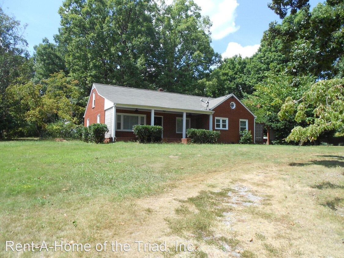 Foto principal - 3 br, 2 bath House - 319 Dogwood Circle