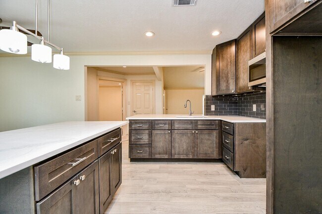 Building Photo - 8410 Rockcliff Dr