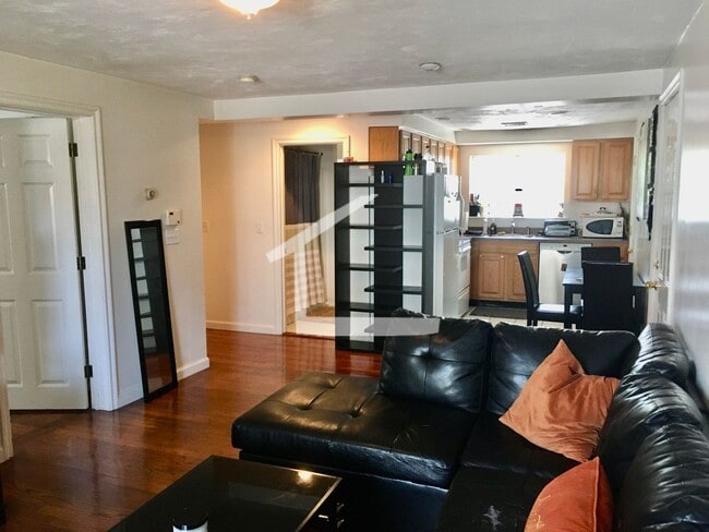 Building Photo - Cozy Brighton 2 Bed