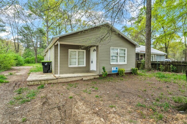 Foto del edificio - Charming Home with Open Floor Plan & Cover...