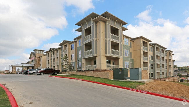 Building Photo - Ascent Cresta Bella