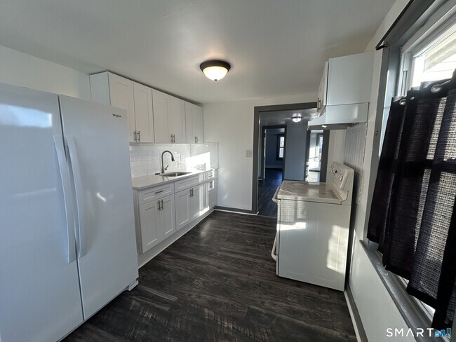 Building Photo - 288 Litchfield St