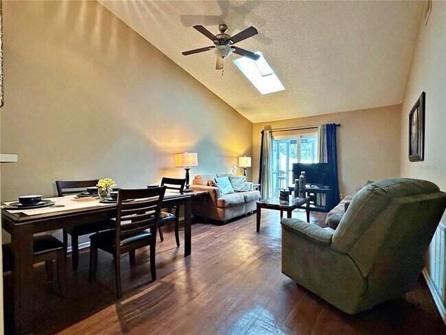 Foto del edificio - 225 Arbor Cir