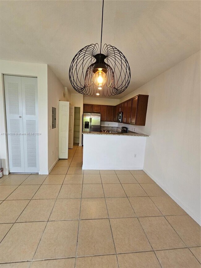 Foto del edificio - 10630 Northwest 88th Street Apt #208, Dora...