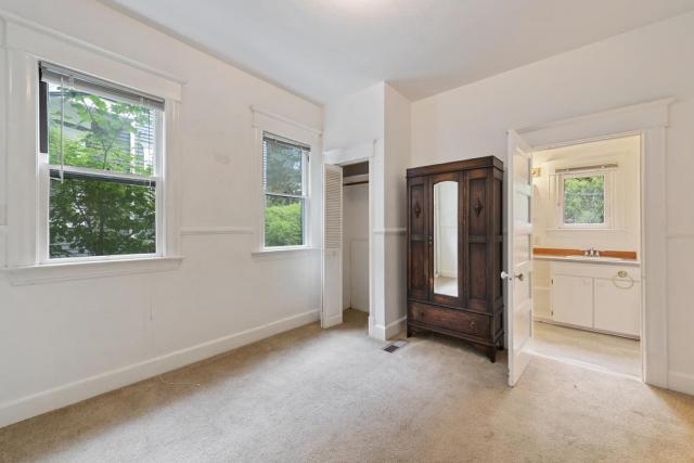 Building Photo - 2 bedroom in Seattle WA 98102