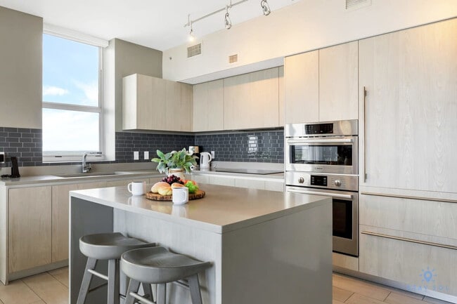 Building Photo - 4010 S Ocean Dr