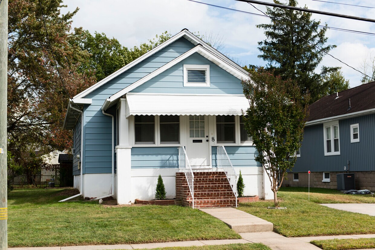 Primary Photo - 8 Poplar Ave