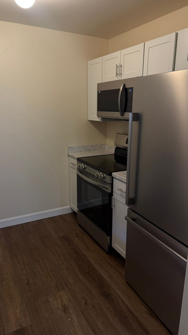 Foto del edificio - 3233 Lakeside Dr
