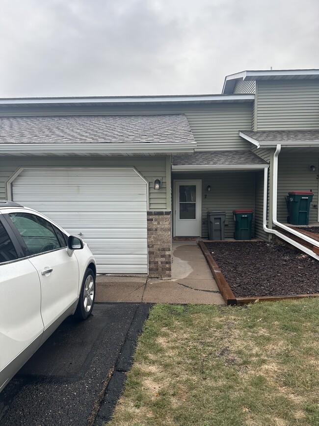 Building Photo - 1700 Aspen Dr