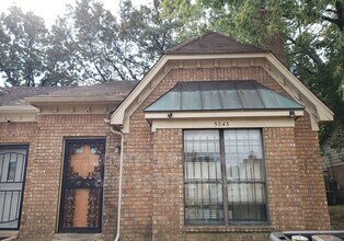 Building Photo - 5843 Plum Valley Dr