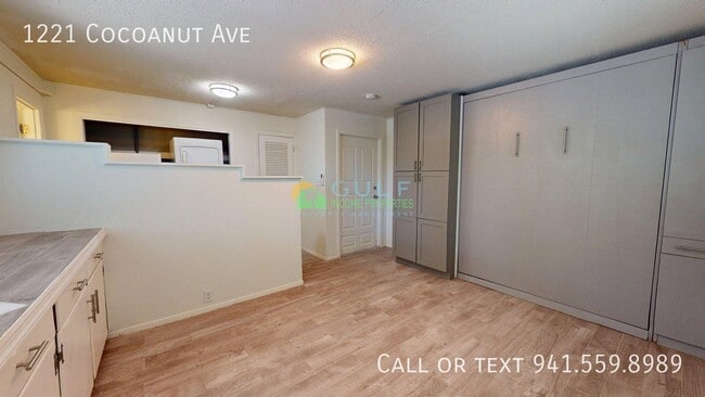 Building Photo - 1221 Cocoanut Ave