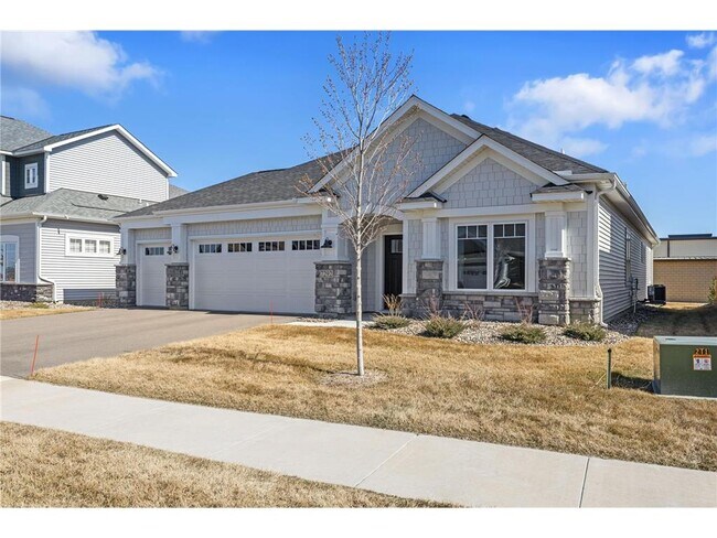 Foto del edificio - 7292 Fir Ln N