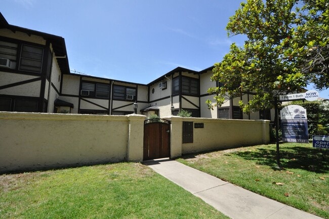 Building Photo - 11720-26 Magnolia Blvd