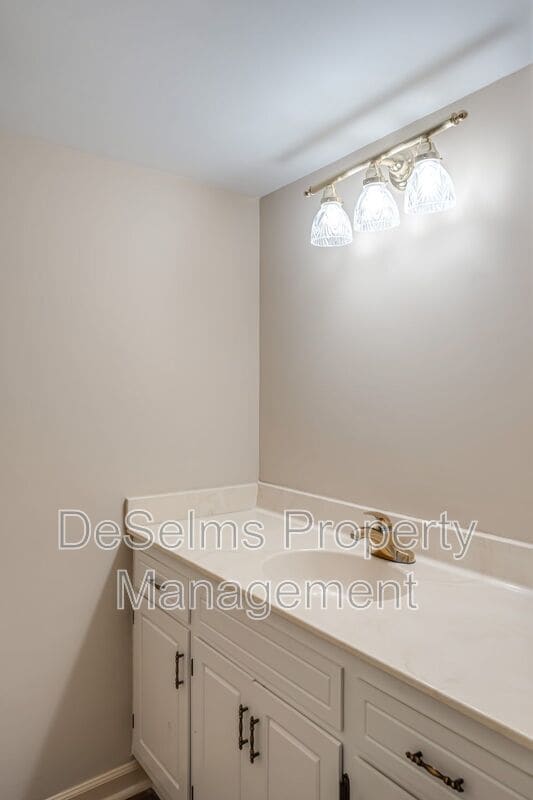 Building Photo - 1122 Brentwood Pointe