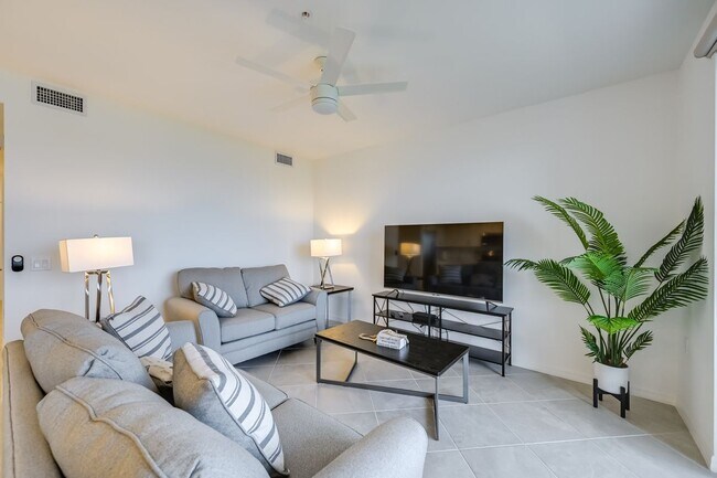 Foto del edificio - 5749 Double Eagle Cir