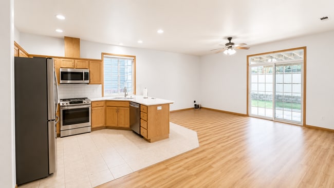 Building Photo - Pet friendly 3 bedroom home availanle June 1st!