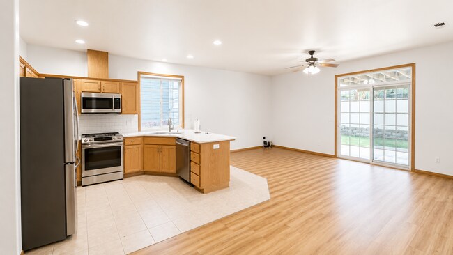 Foto del edificio - Pet friendly 3 bedroom home availanle June 1st!