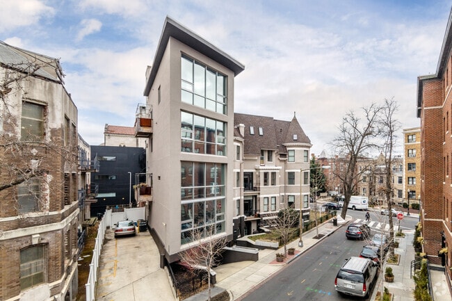 Building Photo - 3240 Hiatt Pl NW