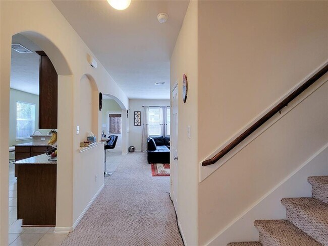 Building Photo - 6303 Wilshire Lakes