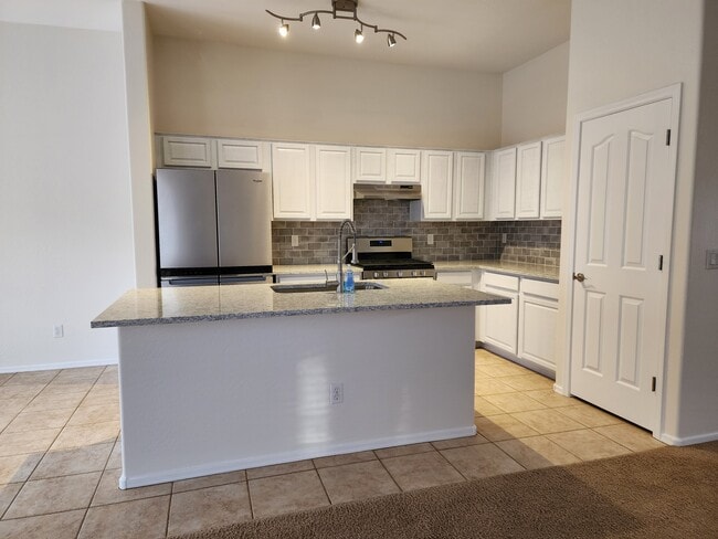 Building Photo - 4073 E Reins Rd