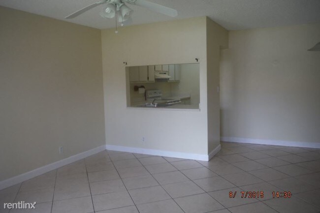 Foto del edificio - 10015 Winding Lake Rd