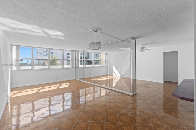 Building Photo - 1410 S Ocean Dr