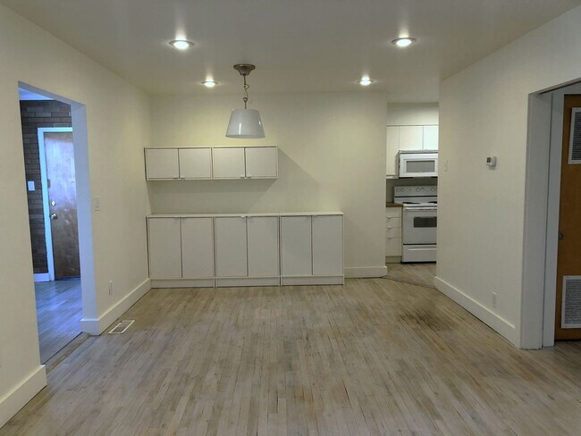 Foto del edificio - Beautiful 2 Bedroom Apartment with Office in Sugar House!