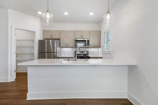 Building Photo - 208 Huntley Knl Dr
