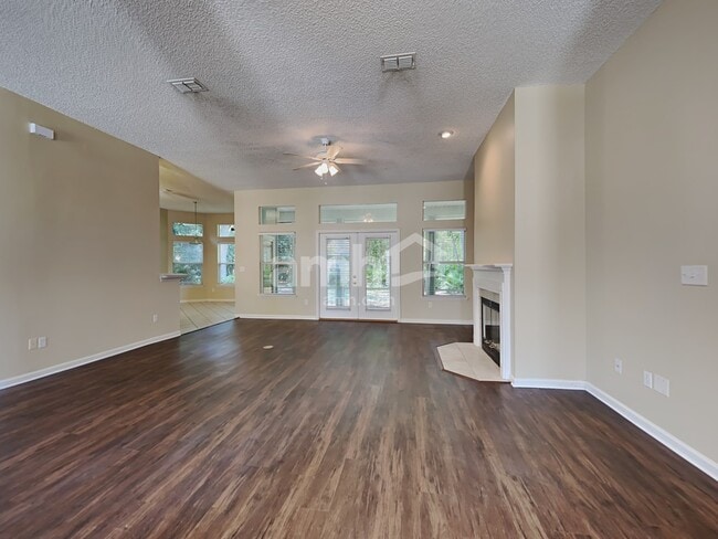 Foto del edificio - 357 Maplewood Dr