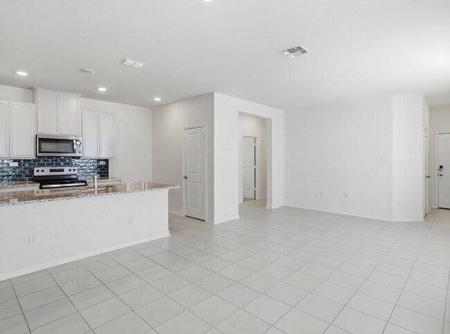 Building Photo - Modern Single-Story Home with Granite Kitchen and Community Pool Access
