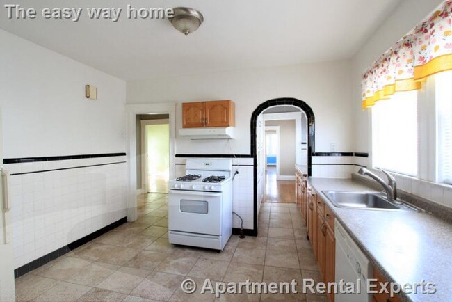Building Photo - 23-25 Bonner Ave Unit #1