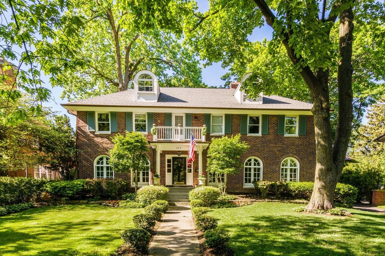 Primary Photo - 624 Elmwood Ave
